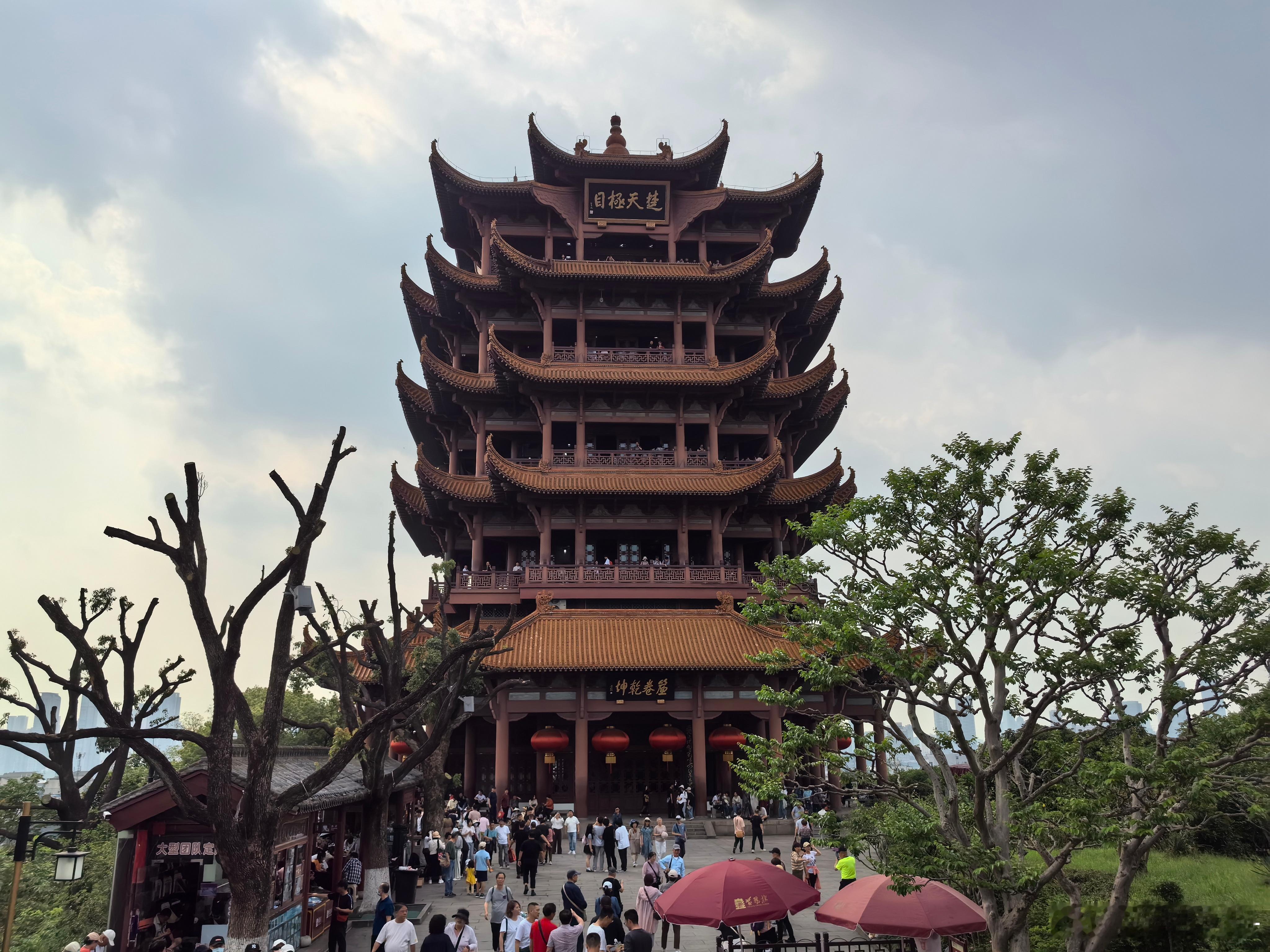 故人西辞黄鹤楼，烟花三月下扬州。李白的千古名传，让黄鹤楼有了不寻常的意义。#黄鹤