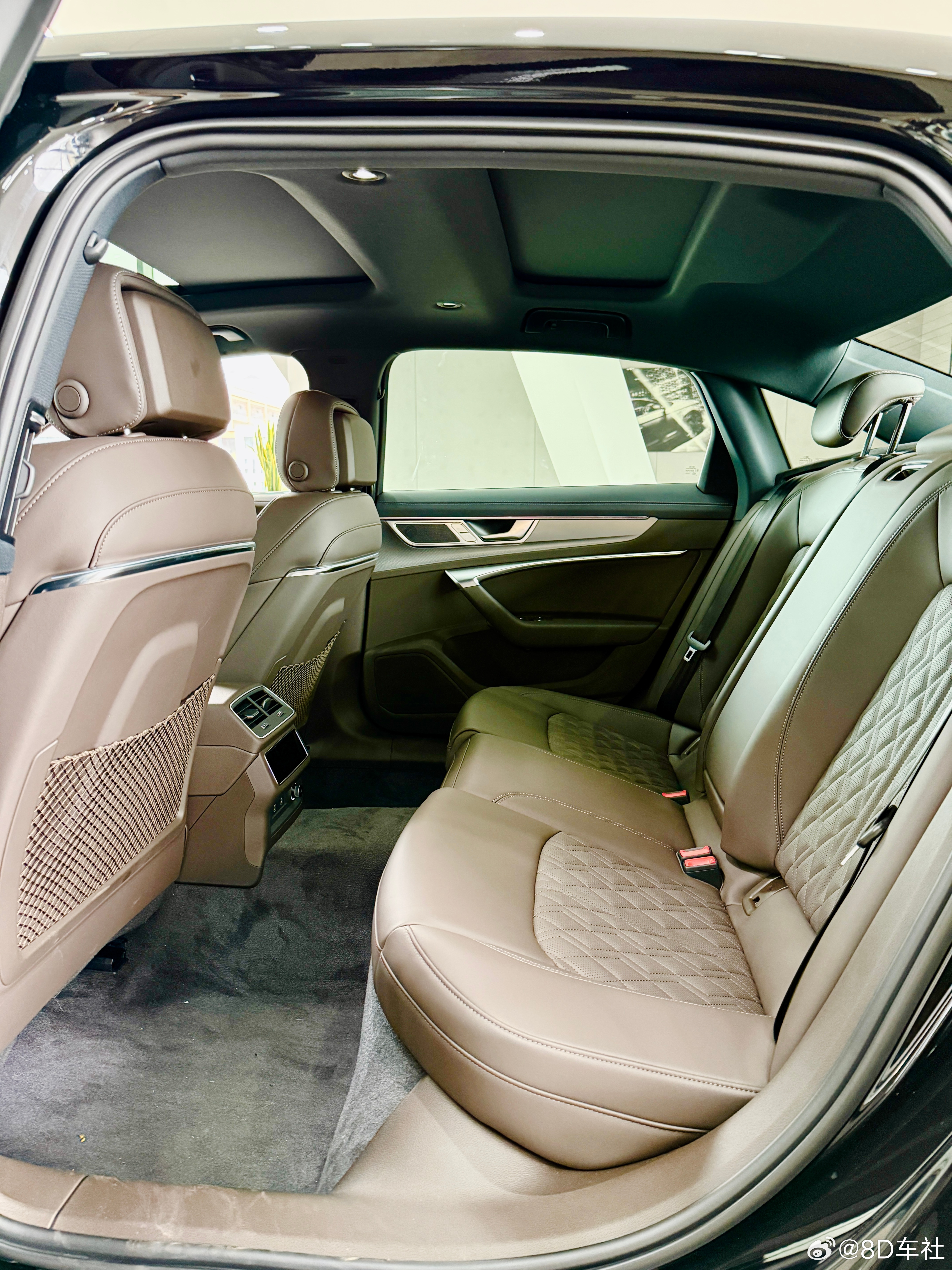 近日，在一汽奥迪重庆新元素展厅内看到，全新换代奥迪A6L实车已正式到店，尽管新车