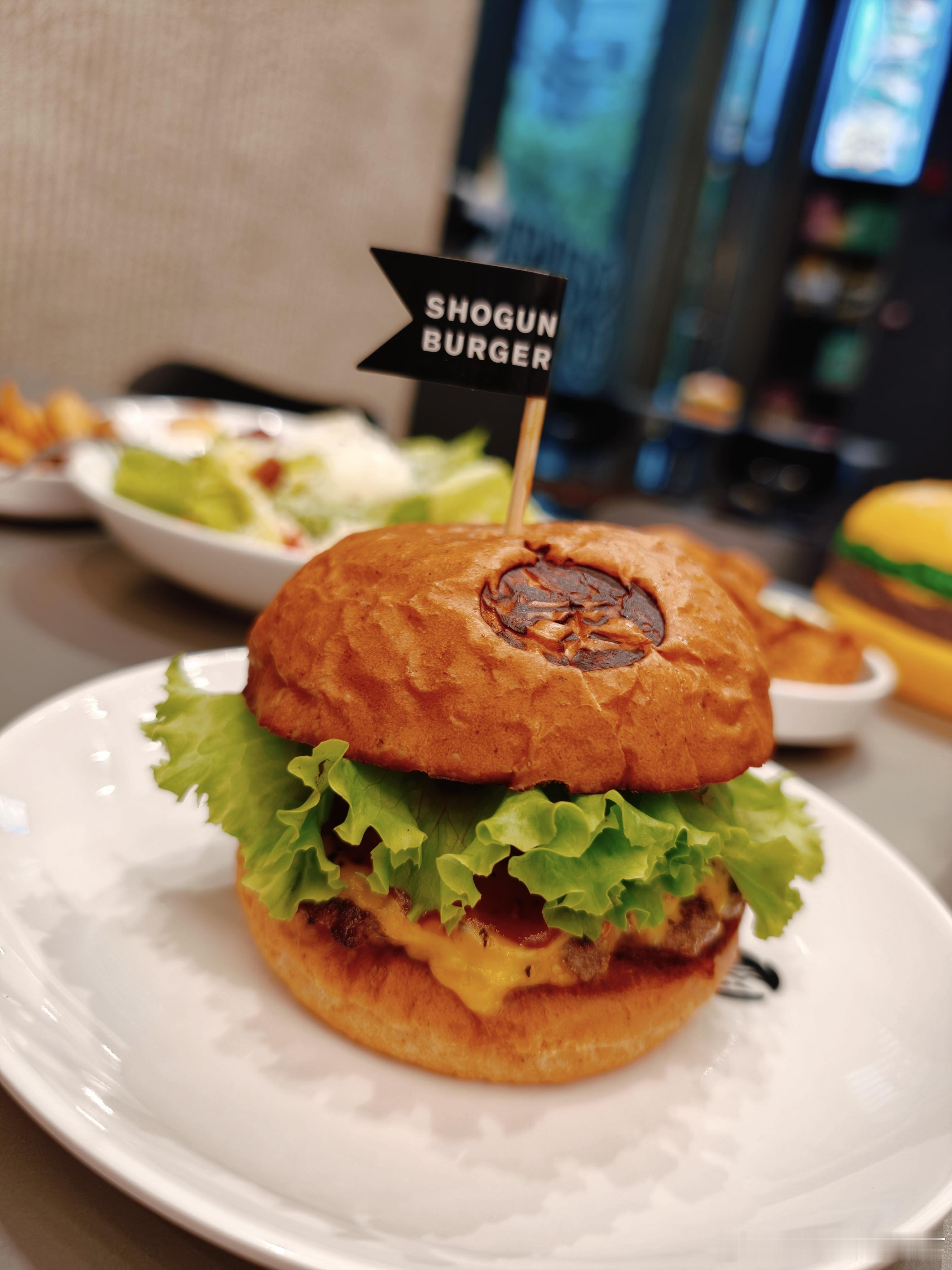 打卡号称日本排名第一的将军汉堡（ShogunBurger），这店应该是只有上海才