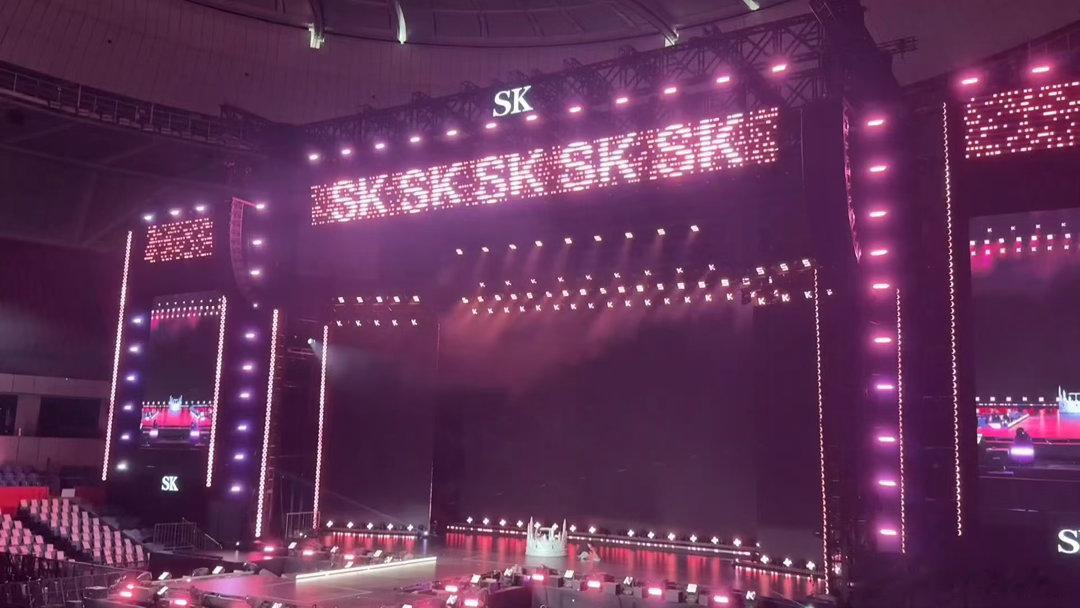 SK公演给热爱一个盛大出口别的粉丝有的团播粉也有🪩炫酷舞台灯光搭配丰富舞台设计