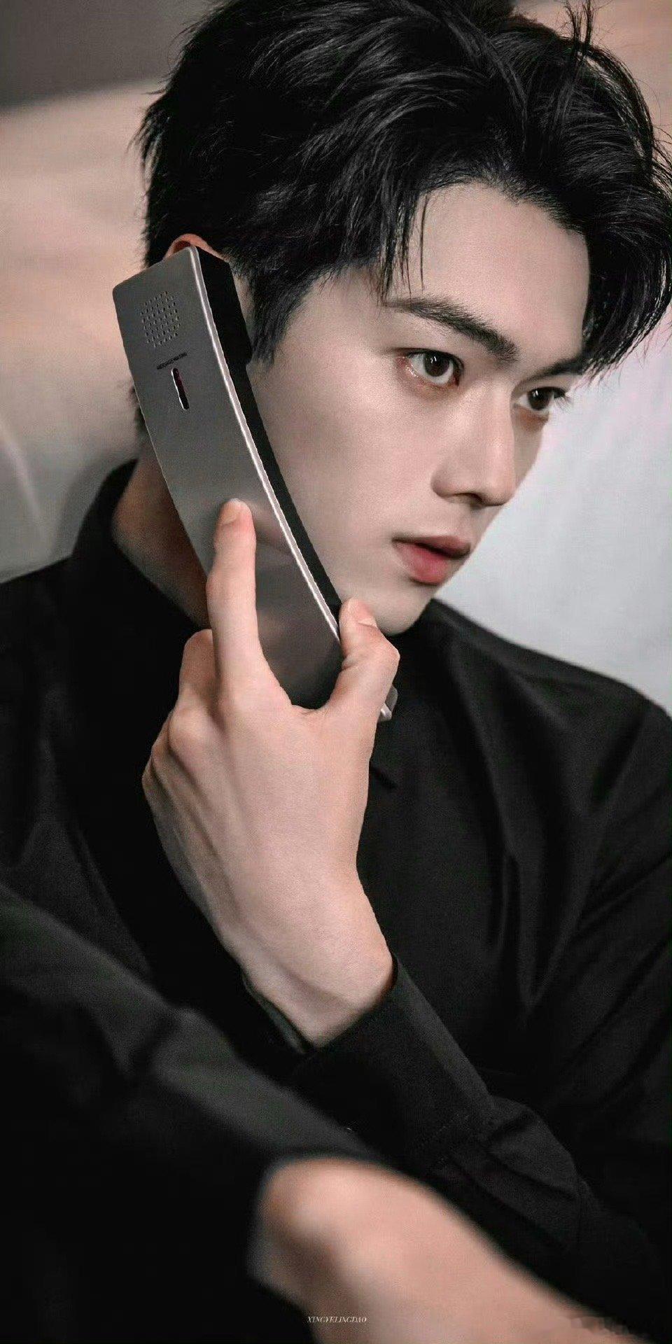 许凯 好权威的骨相 许凯的随便一张库存就这么有质感，骨相好真的怎么拍都帅 