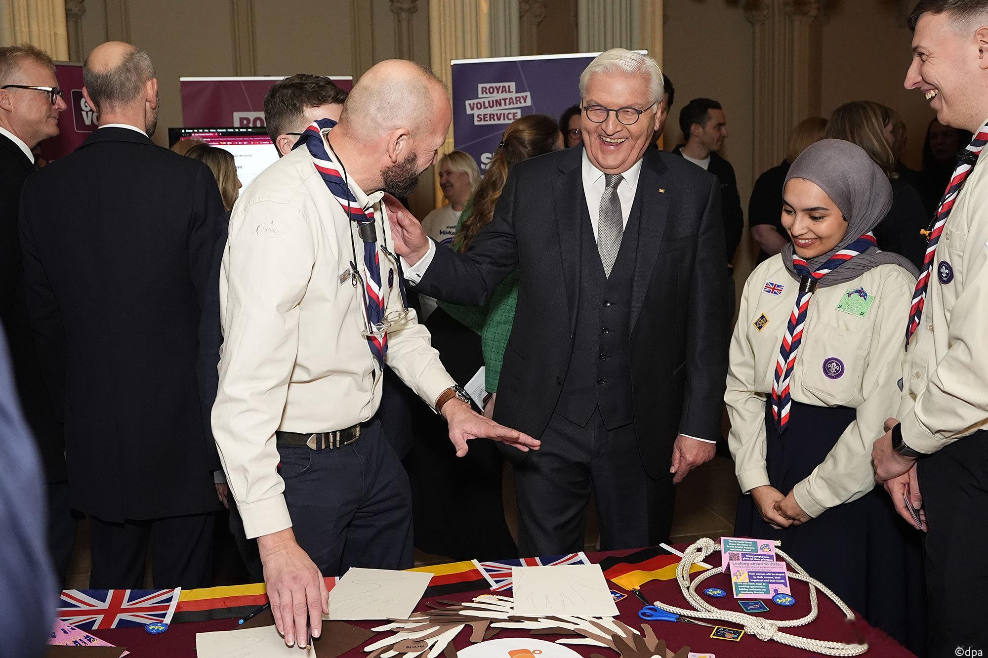 英国王室 🇬🇧🇩🇪12月4日，德国总统弗兰克-瓦尔特·施泰因迈尔阁下和夫