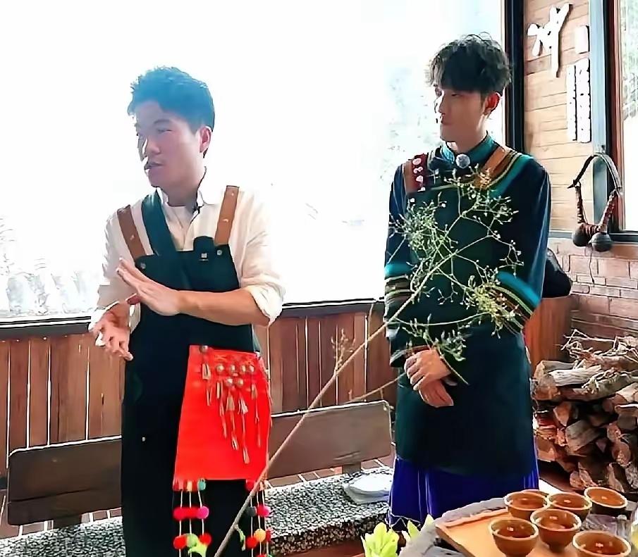 董宇辉在云南直播时，
聊到了一个挺扎心的现实。
真正拉开人与人差距的，从来不是天