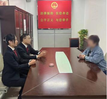 就因为哥嫂闹离婚，小姑子把家事搬到网上，连发几十条视频辱骂嫂子，曝光对方住址和工