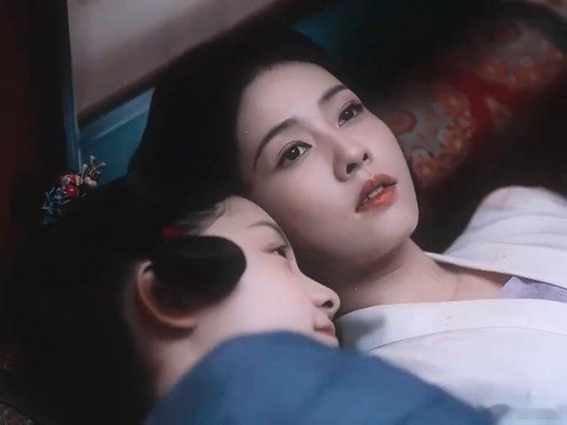 白鹿叶璃不笑时才是她的清醒时可当直面青霜之时，叶璃脸上笑意尽数褪去，神情凝重又低