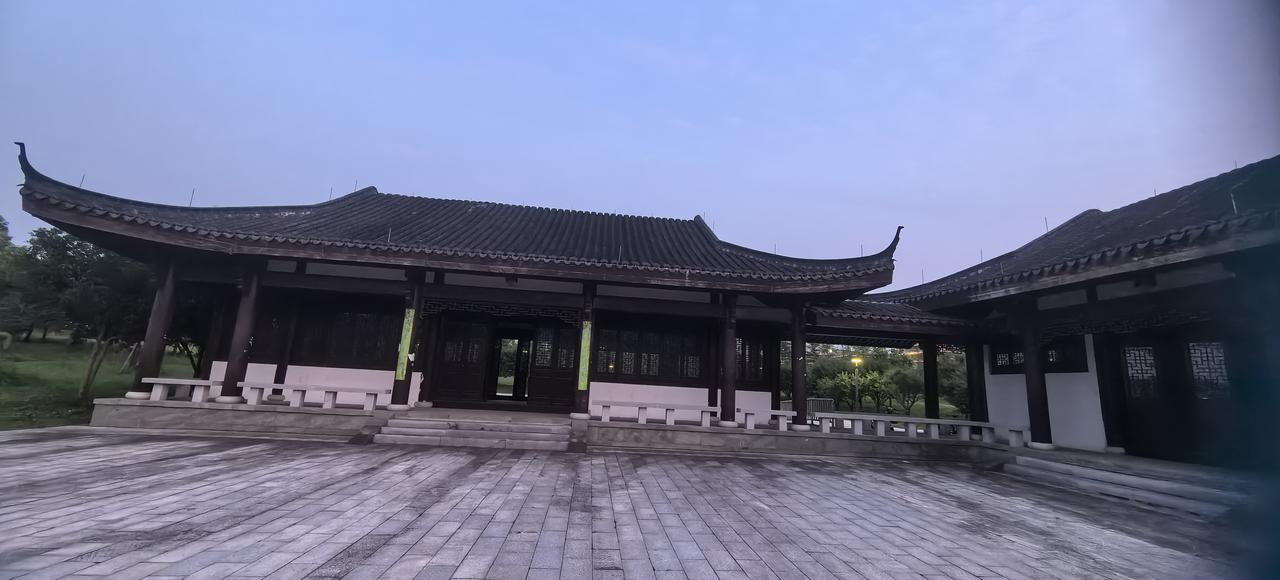 爱情非博弈，婚姻是温情与理性共生
一段“婚姻即存量博弈、爱情是合法索”的企业家言