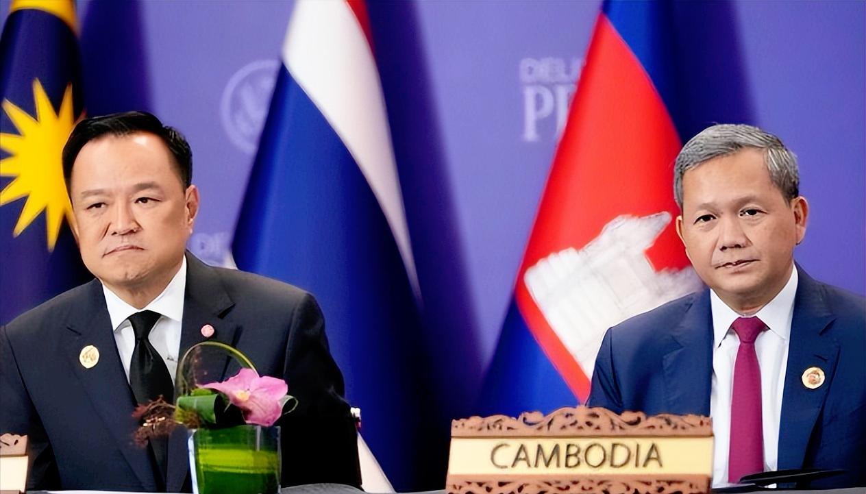 40万人连夜逃命实在是吓人，这几天泰柬边境炮火连天，洪森拿出曾扳倒佩通坦的“杀手