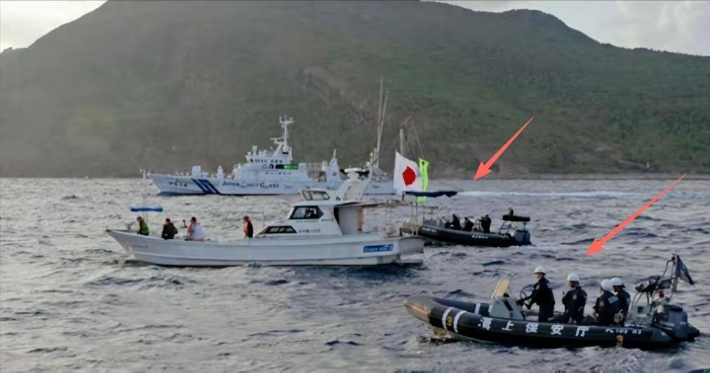 据中国海警官方消息，12月2日凌晨，日本船只闯入中国领海，进入钓鱼岛海域，一艘是