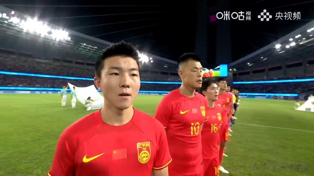 中国男足基本上没什么挣扎，从容服输。

除了一开场被韩国压得喘不过气来，然后，对