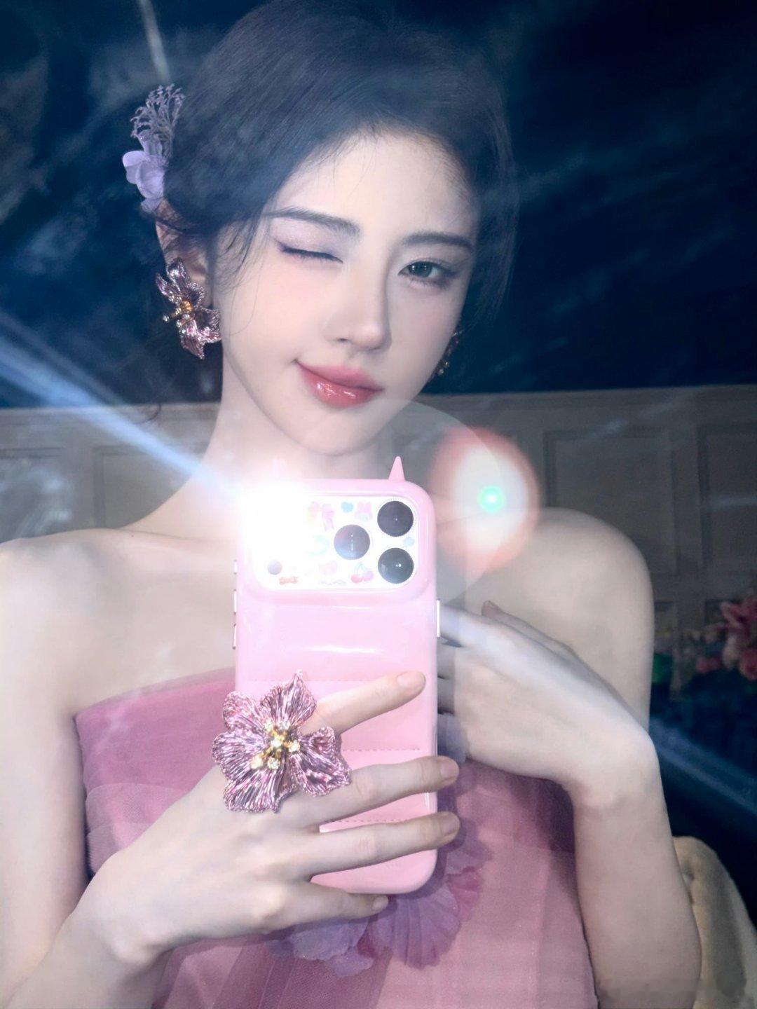 jjy鞠婧祎  jjy鞠婧祎姜黎非 小猪小猪软乎乎 遇到困难呼噜噜.'ᴗ'