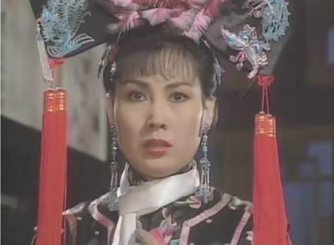 当年看《梅花烙》的时候，就看着这仨：福晋，皓桢，白吟烦死了，就他仨一会这样，一会