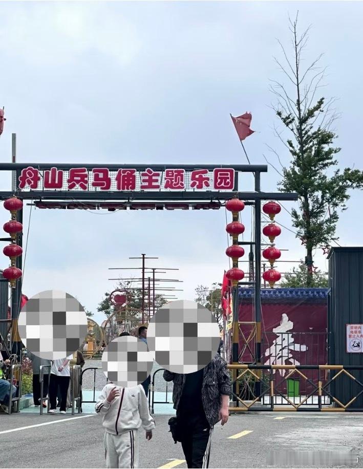 浙江舟山还有个兵马俑景区？？？？？？？？西安人和巴黎人全都被干沉默了………太艹了
