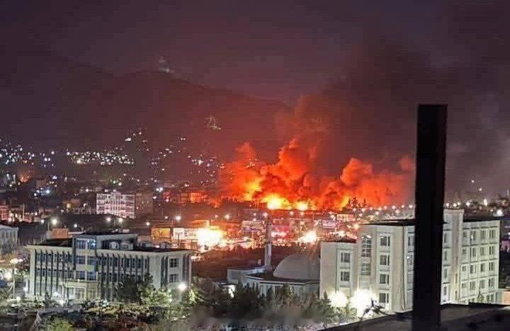 那边美国深陷泥潭，这边巴基斯坦和阿富汗打成一片，在昨晚巴基斯坦对喀布尔的空袭中，