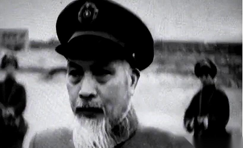 给你升官，给你戴帽，真的是看重你吗？
别傻了。
很多时候，不过是想名正言顺地，把