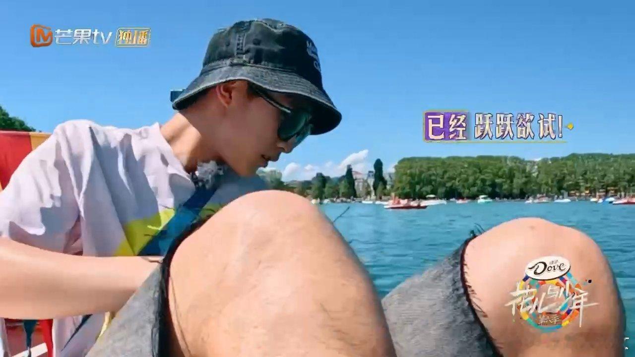 #一句好帅荣梓杉就要跳了# 荣梓杉：我要是带衣服了我分分钟也给你们跳一个😝 #