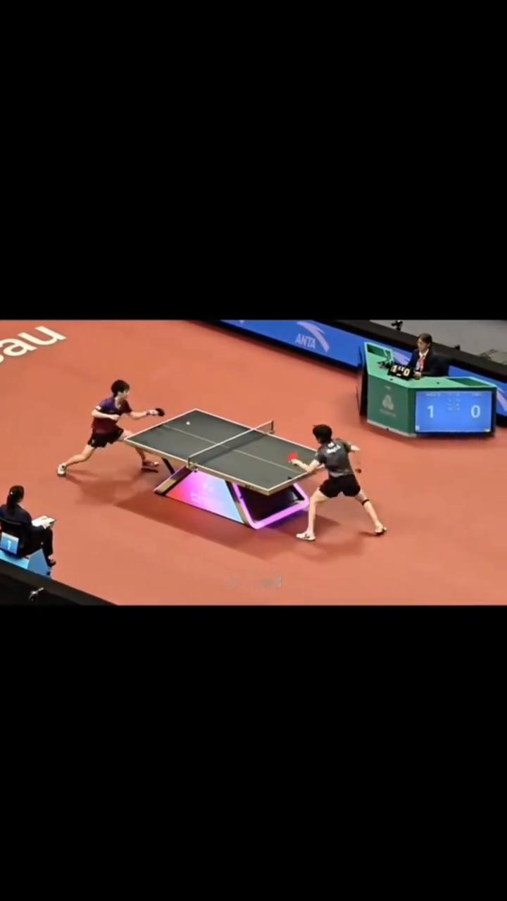 王楚青的这个倒地，什么时候看都觉得过瘾，什么时候看都想慢镜头再多看几次，这真帅。
