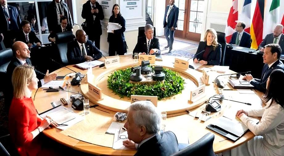 可以坐在餐桌旁与大国 G2达成协议令欧盟错愕，世界长期稳定给小国一种错觉：觉得自