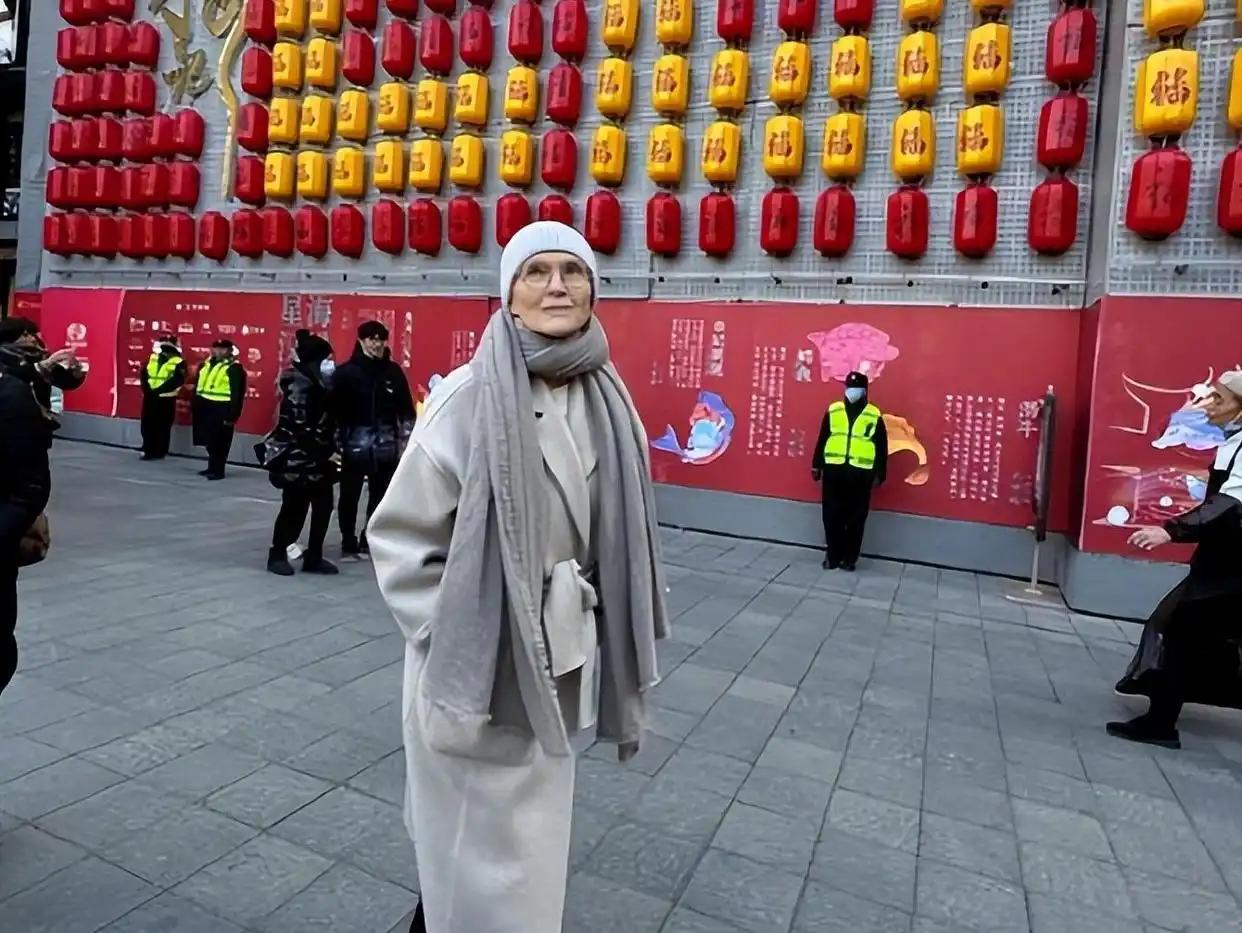 梅耶・马斯克前两天（北京时间 9 月 24 日）在网上写道：我乐意来中国。这地方