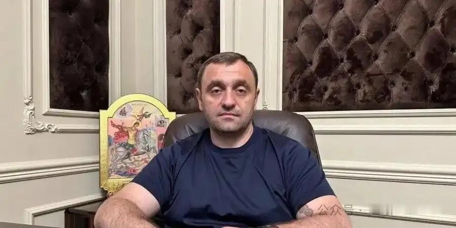 烽火问鼎计划 俄军著名的“阿尔巴特”营指挥官，代号“阿布雷克”的艾克·加斯帕良刚