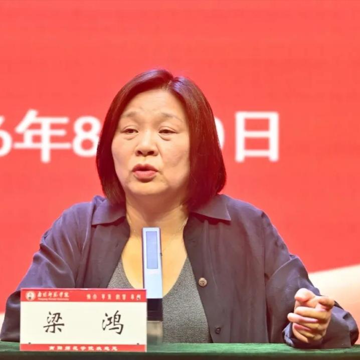 你有没有发现，走得越远的人，越爱谈故乡？

昨天，南阳师院音乐厅被挤爆了。一位从