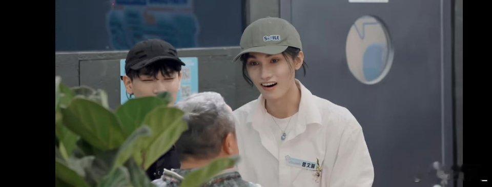 曾志伟说和佘诗曼正在拍新闻女王2曾志伟在爆料正在深圳和佘诗曼拍《新闻女王2》，还