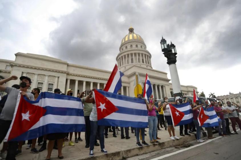 最近美古吵得特别凶。特朗普一会儿威胁要对古巴下手，一会儿又允许俄罗斯把石油运过去