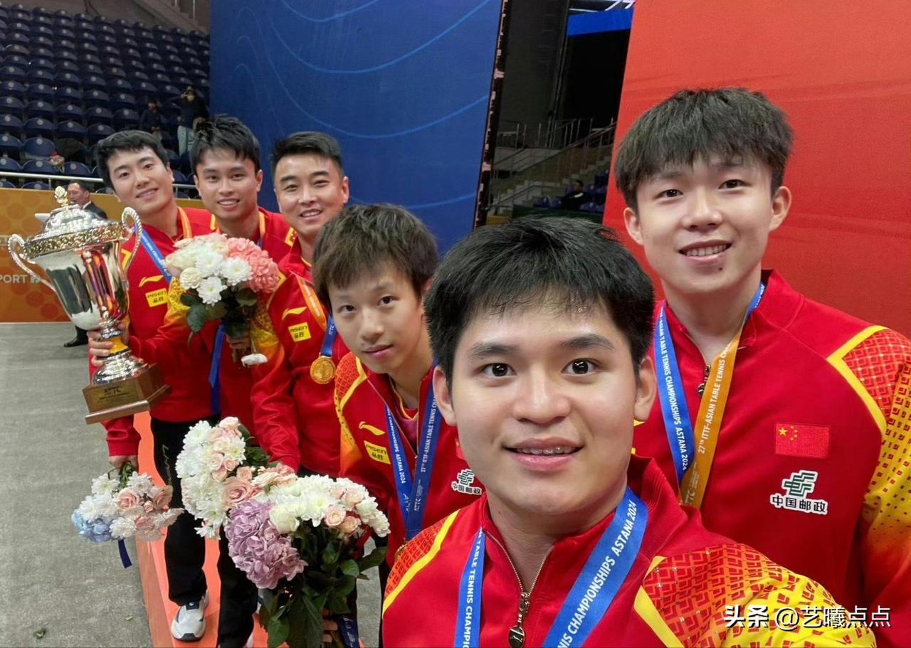 6位国乒健儿此时都笑逐颜开，一脸喜悦。
那么，谁的笑容特别能感染你，让你也不由自