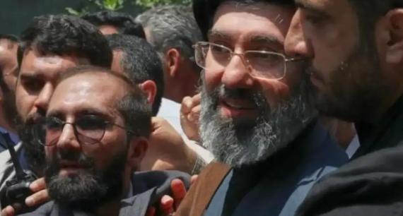 以色列承认了，伊朗的新最高领袖穆杰塔巴，比他的父亲哈梅内伊更加激进！网友吐槽自酿