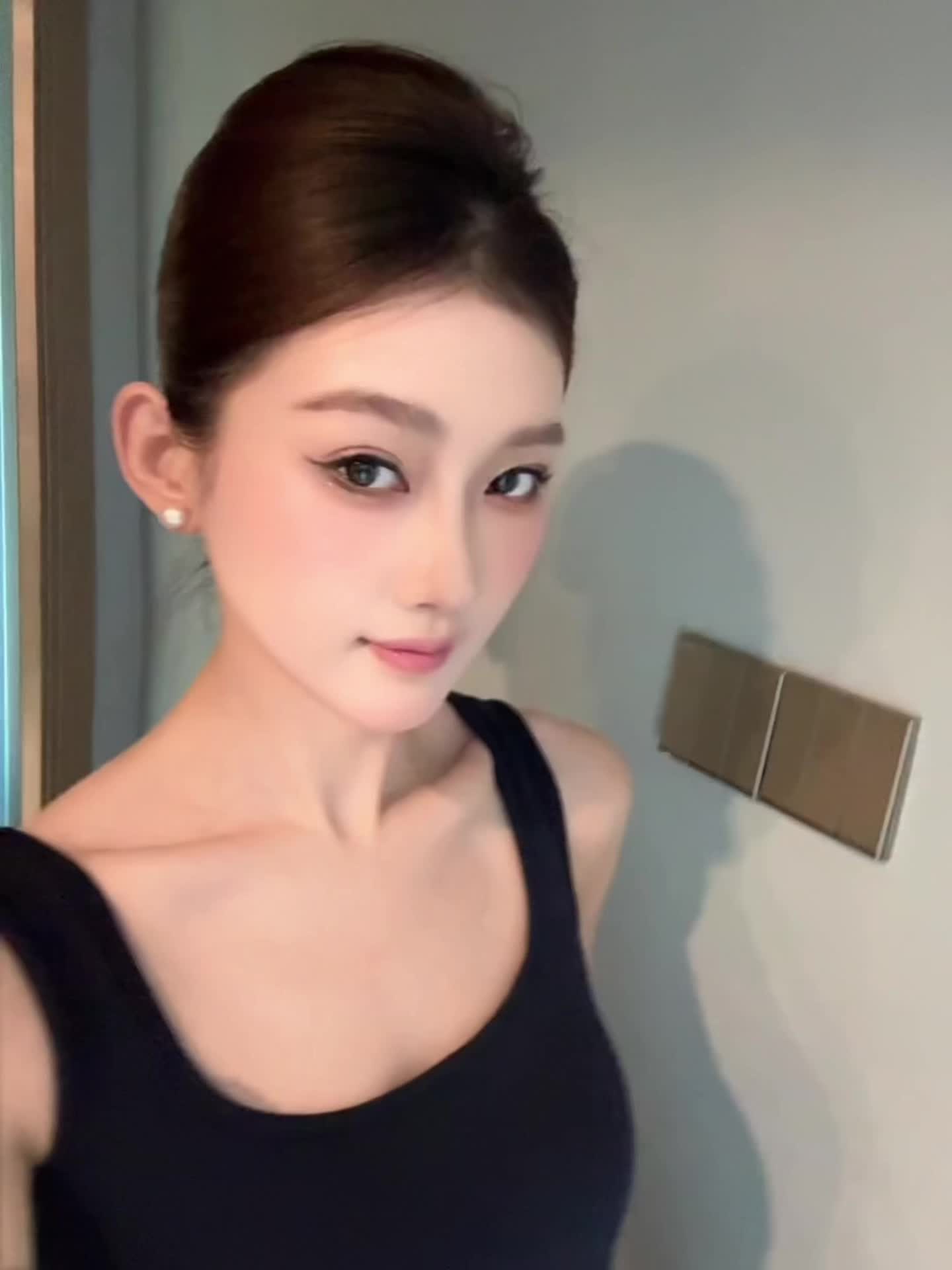 妈妈说把头发梳起来大大方方的