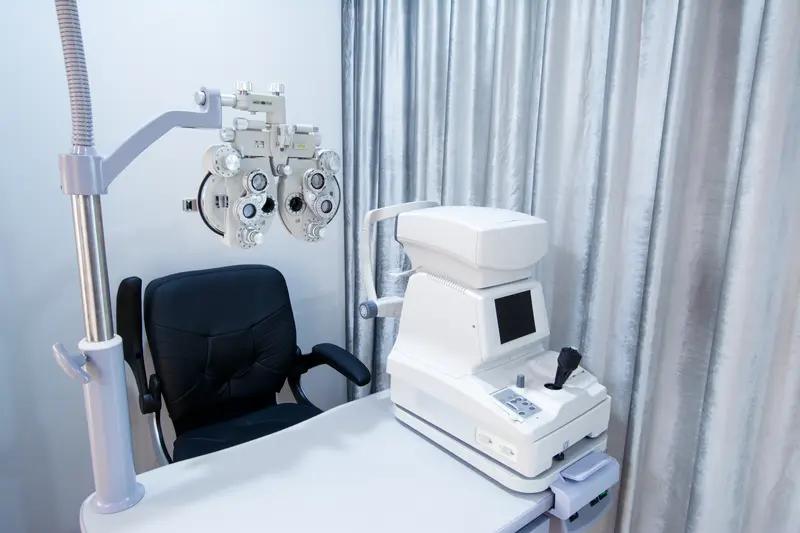 普瑞眼科是一家挺牛的眼科医疗企业。它在全国多地都有连锁医院，规模相当大。
普瑞眼