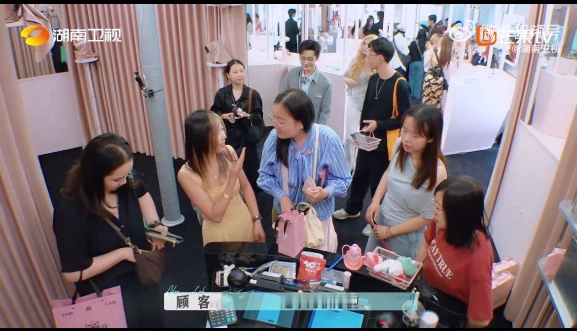 尚雯婕遭遇收银焦虑巴黎合伙人名场面 尚雯婕收银时突遇退税业务，不仅要逐字输入产品