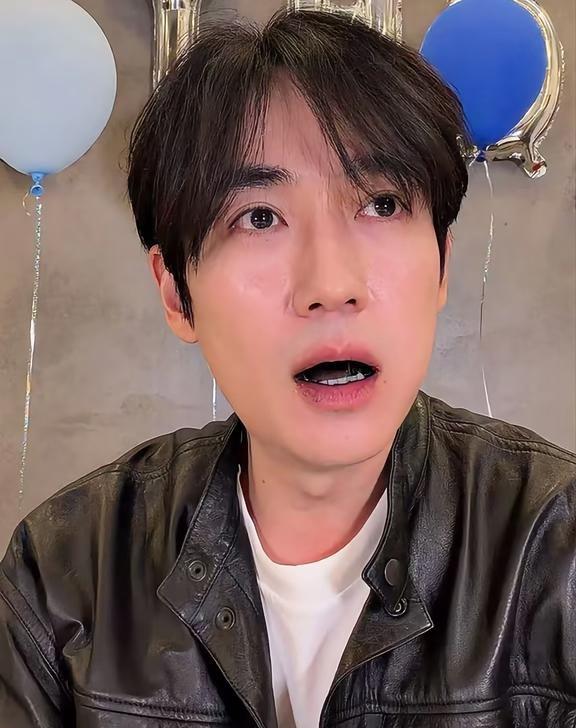 朱一龙不搞笑跟他很好笑一点也不冲突
“没尝出味儿”但嘴黢黑了哈哈哈哈哈哈哈哈到底