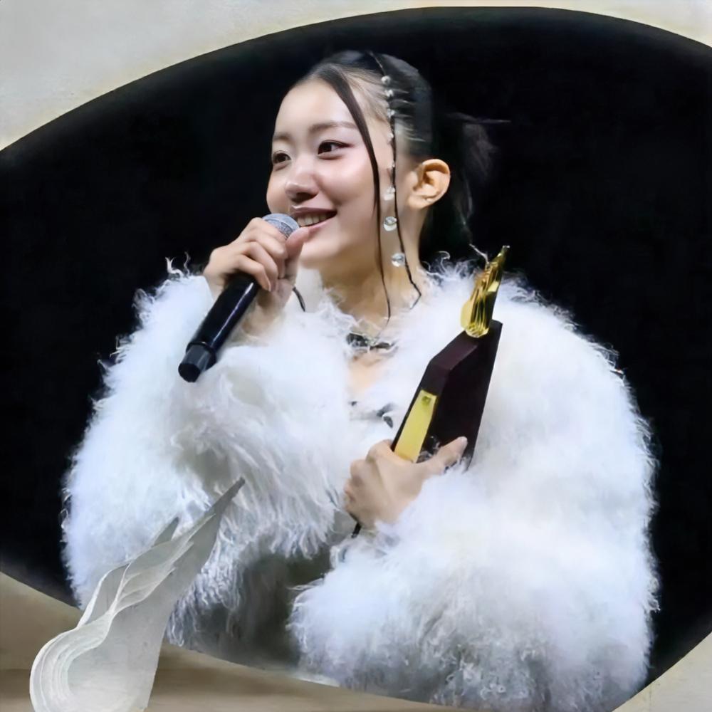 出道半年的陈奕迅女儿陈康堤斩获新人女歌手金奖，不惧“拼爹”质疑，

笑称自己拿金