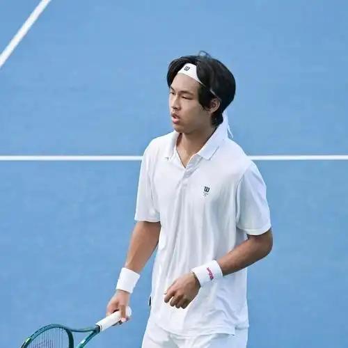 CH50日本资格赛第二轮
头号种子孙发京6-2,6-2熊坂拓哉
顺利晋级正赛。