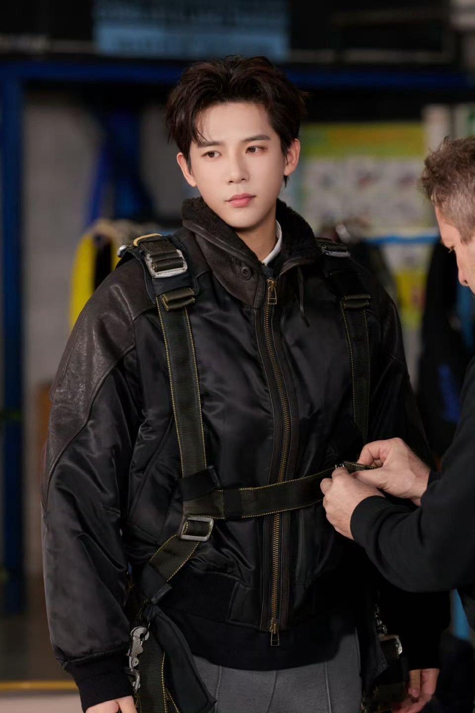 永远为王安宇的生命力喝彩 在现在就出发3中挑战4200米高空跳伞，他的紧张和恐惧