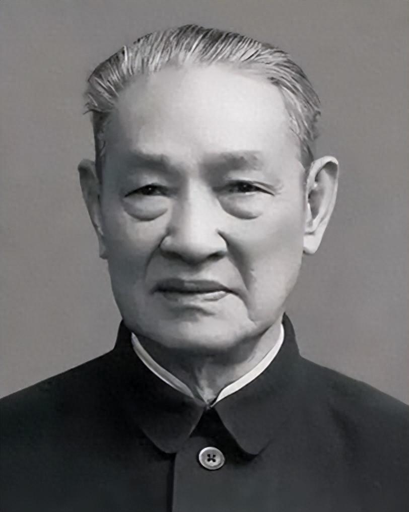 1968年程潜病逝，追悼会上其妻鼓起勇气询问周总理：程潜算什么人。 
 
196