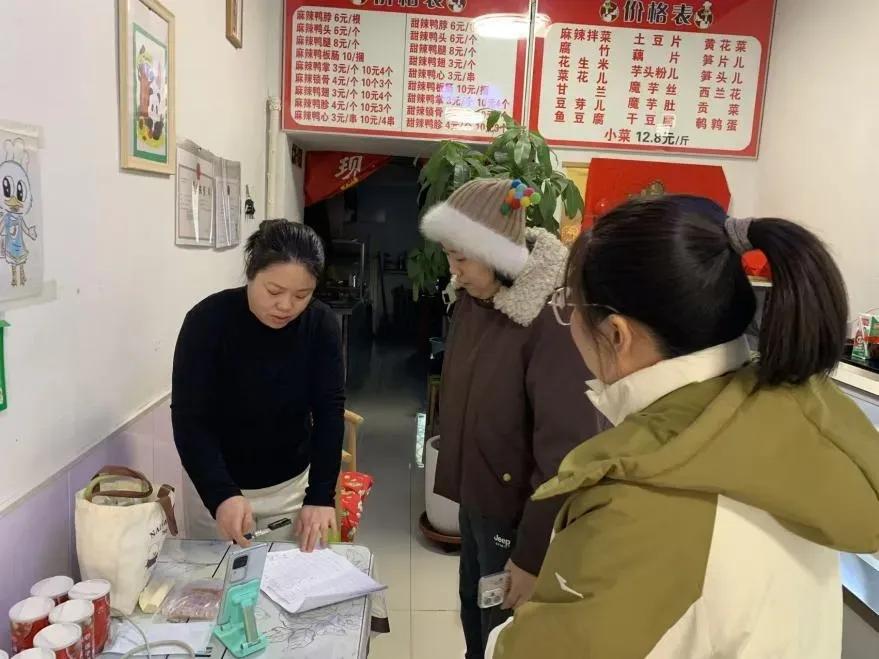 【文明实践】安埠街道开展“消费教育 引导诚信经营”主题宣传活动

香坊发布
　　