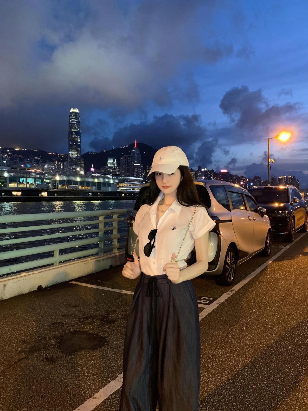 夜幕下的都市风光