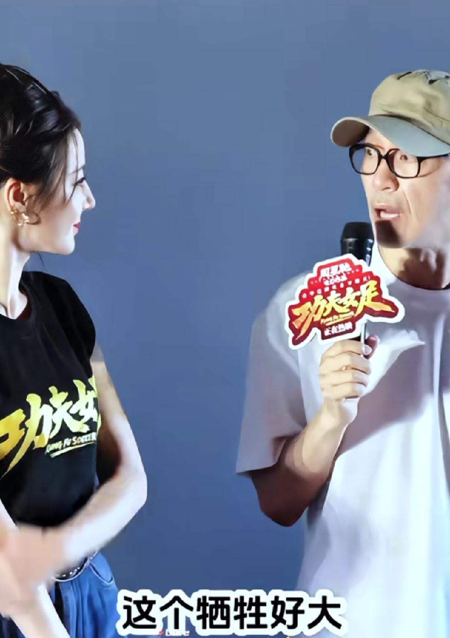 星爷说热巴晒黑了，对大美女来说牺牲很大

热巴说自己很难晒得很黑，努力去晒也只是