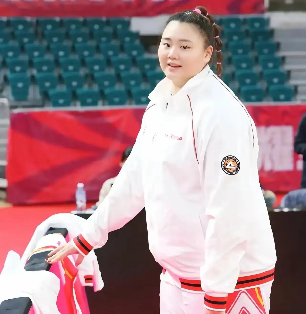 篮下巨无霸刘禹彤为何无缘中国女篮国家队？根据WCBA她在山西女篮上场时间来的，她