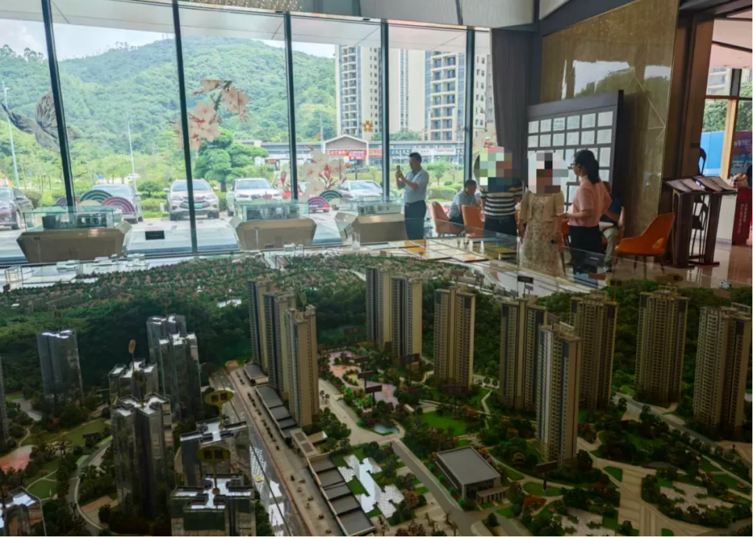 #香港客户北上扫货大湾区房产# 【最低40万元一套，#李嘉诚家族甩货大湾区400