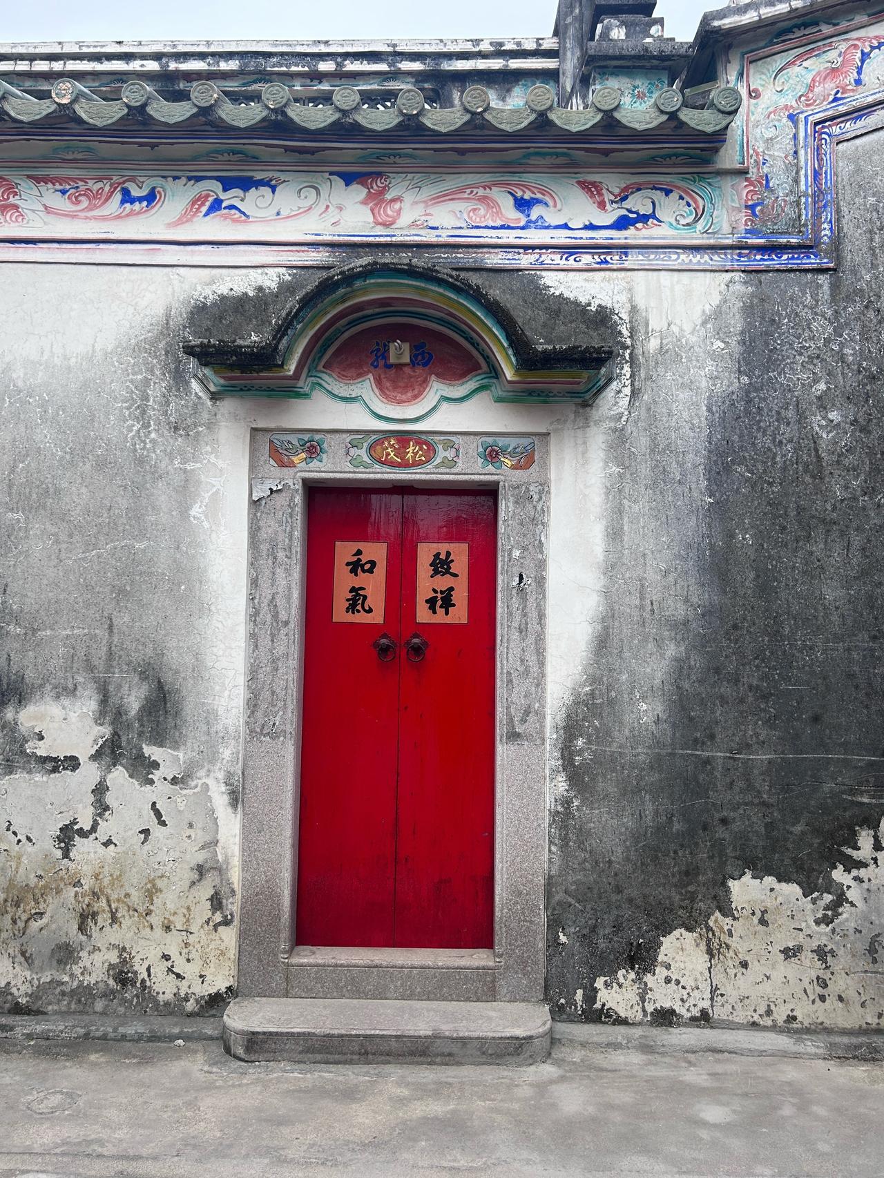 墙刷还是不刷？不刷，村容村貌一般
刷了，潮汕建筑特色就没了
刷墙 潮汕建筑