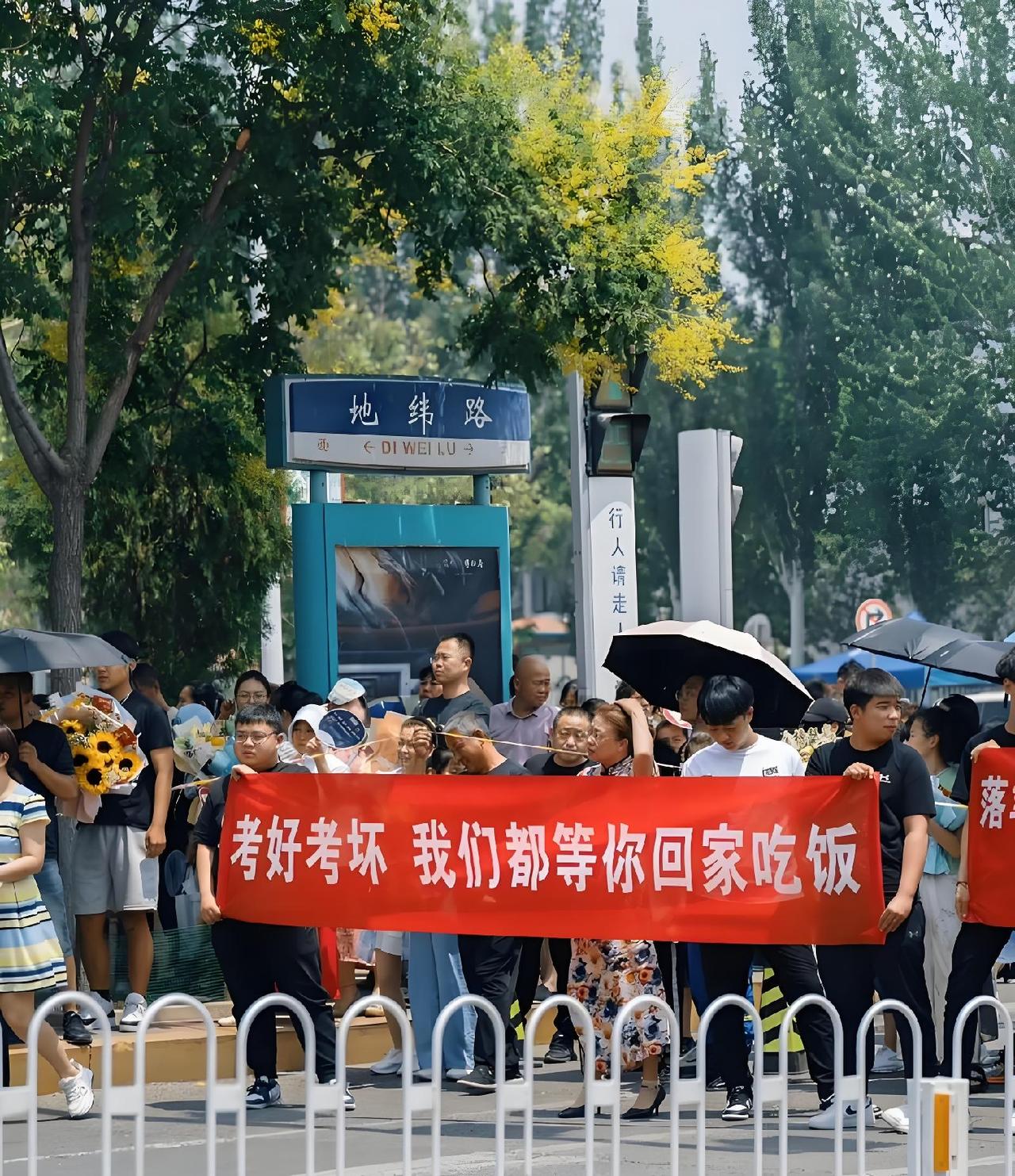 高考结束，孩子卸下了沉重的学习负担，是时候带他们好好放松啦。

可以选择一场说走