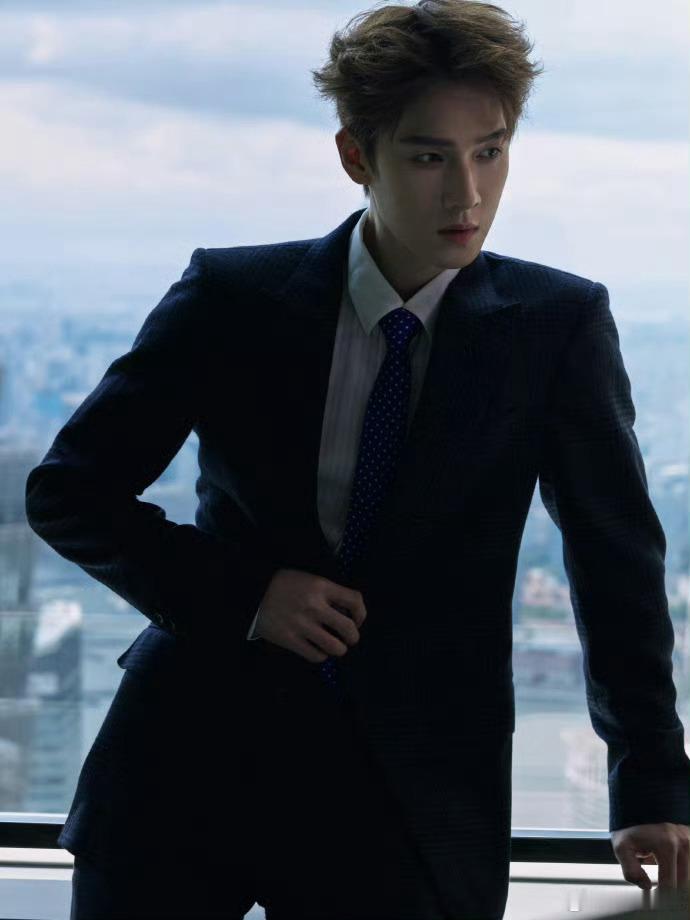李昀锐徐若晗池昌旭同框妈呀妈呀，两个人都好帅，都如此权威，一个韩国欧巴，一个内娱