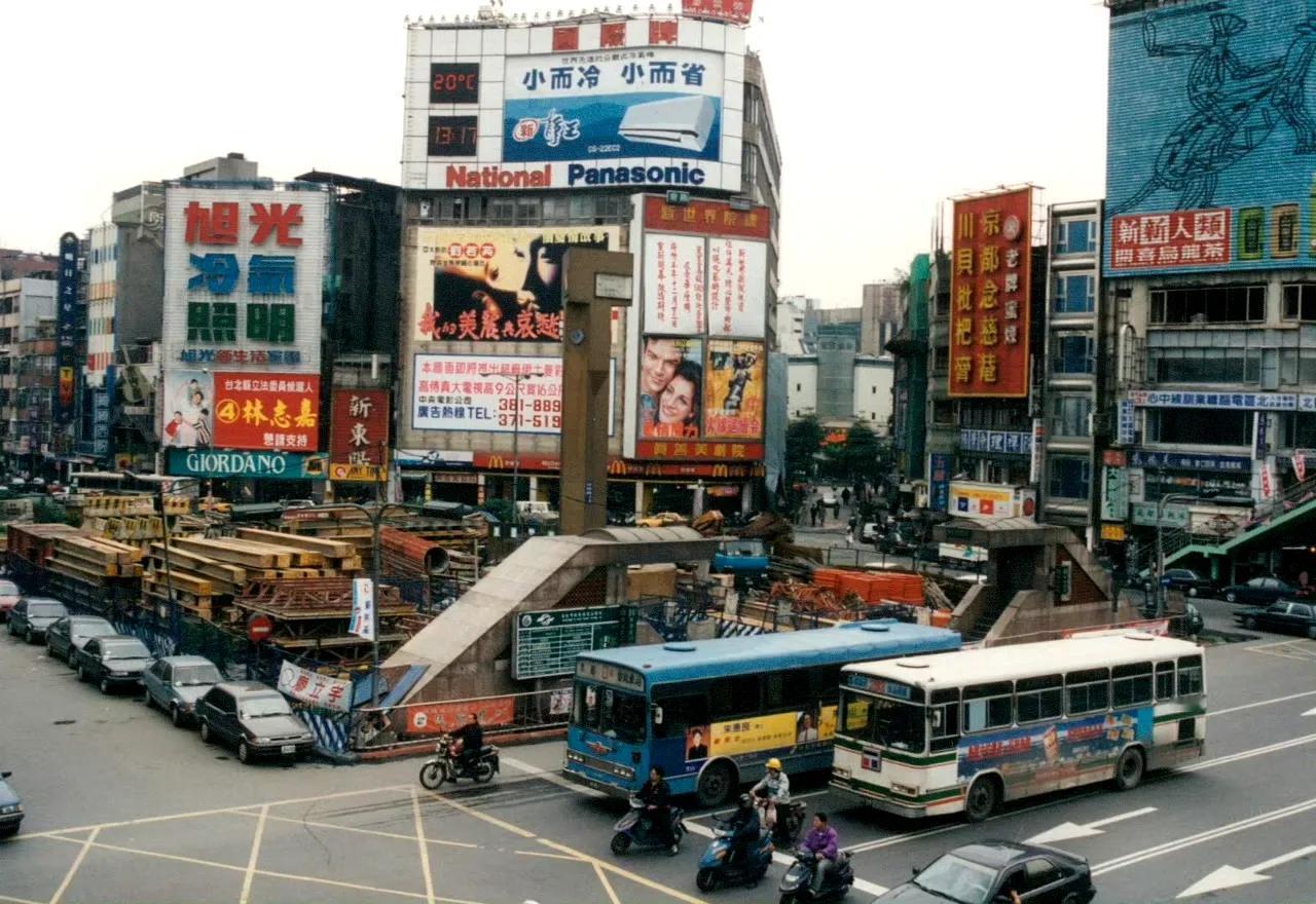 街景，台北，1995年11月摄。 ​​​