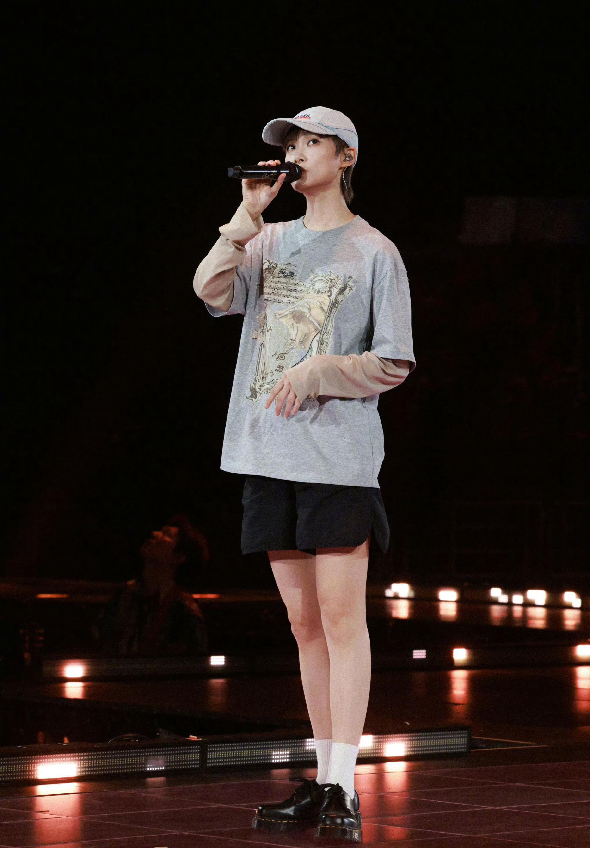 李宇春北京演唱会上座率李宇春北京上座率 ​​​狠狠羡慕在现场的各位玉米🌽了 这