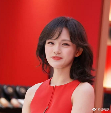 陈坤和周迅联手创立的“东申未来”公司，近日宣布签约00后演技派文淇。这家由陈坤、