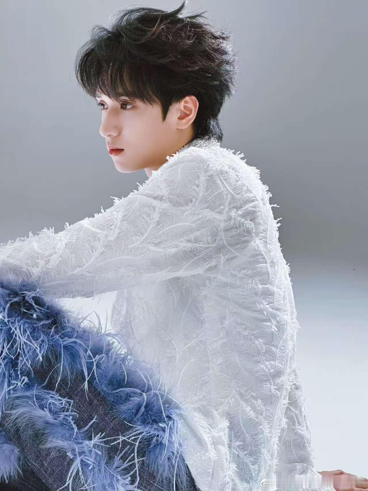 严浩翔放了三张特写严浩翔登顶特写知道了 ​​​