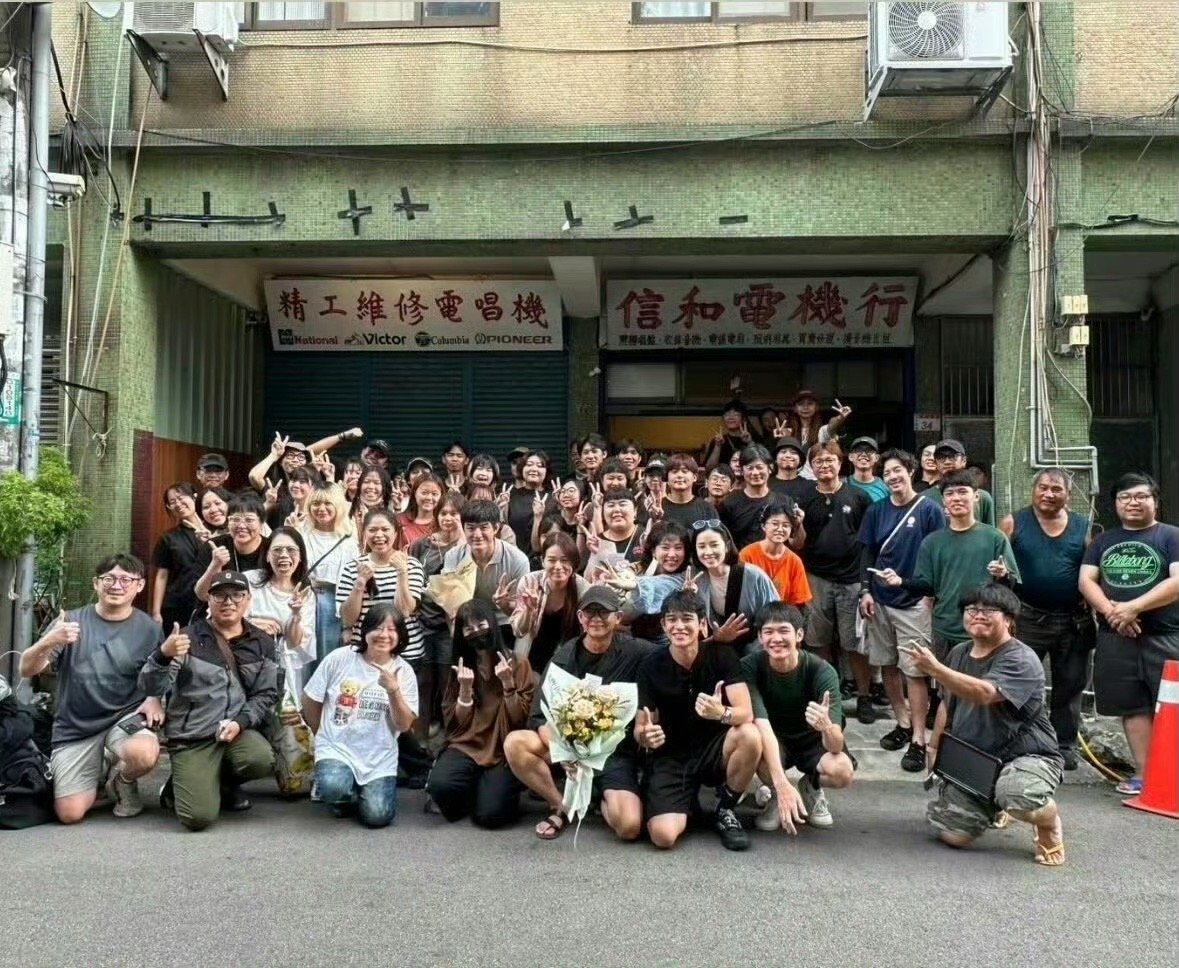 黄旭熙拍短剧了kpop混不下去转战内娱当短剧演员了？？？凭什么对塌房男艺人这么宽