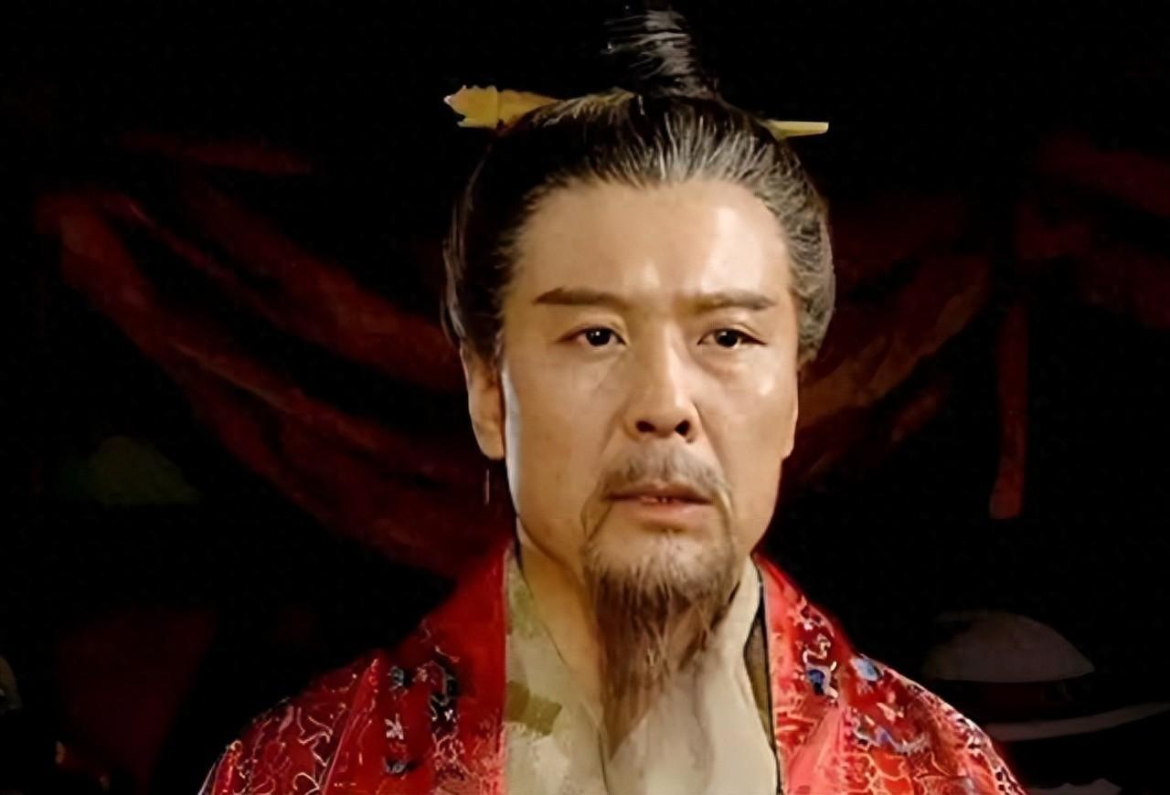 章武二年闰六月，猇亭火光冲天。刘备连营七百里，被陆逊一把火烧成灰烬。溃兵一路西撤